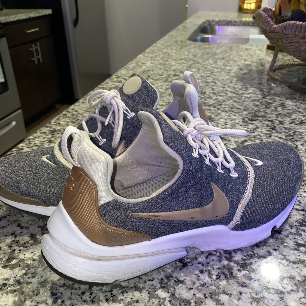 Nike tennis shoes